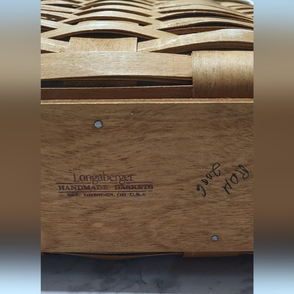 2006 Longaberger med wall pocket basket w/ plastic liner and fabric liner - Picture 6 of 15